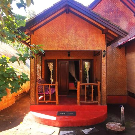 Kampung Meno Bungalows Гили-Мено Экстерьер фото
