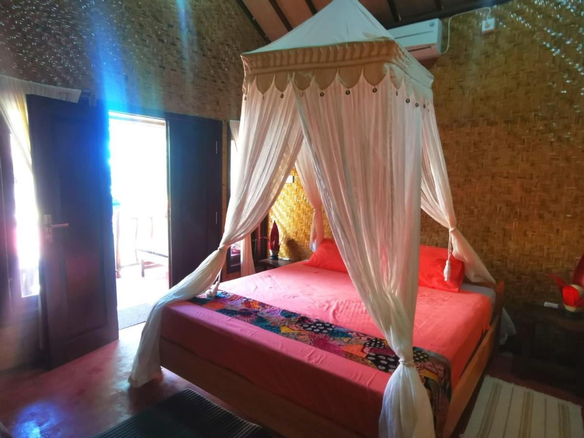 Kampung Meno Bungalows Гили-Мено Номер фото