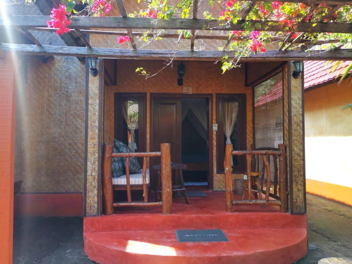Kampung Meno Bungalows Гили-Мено Номер фото